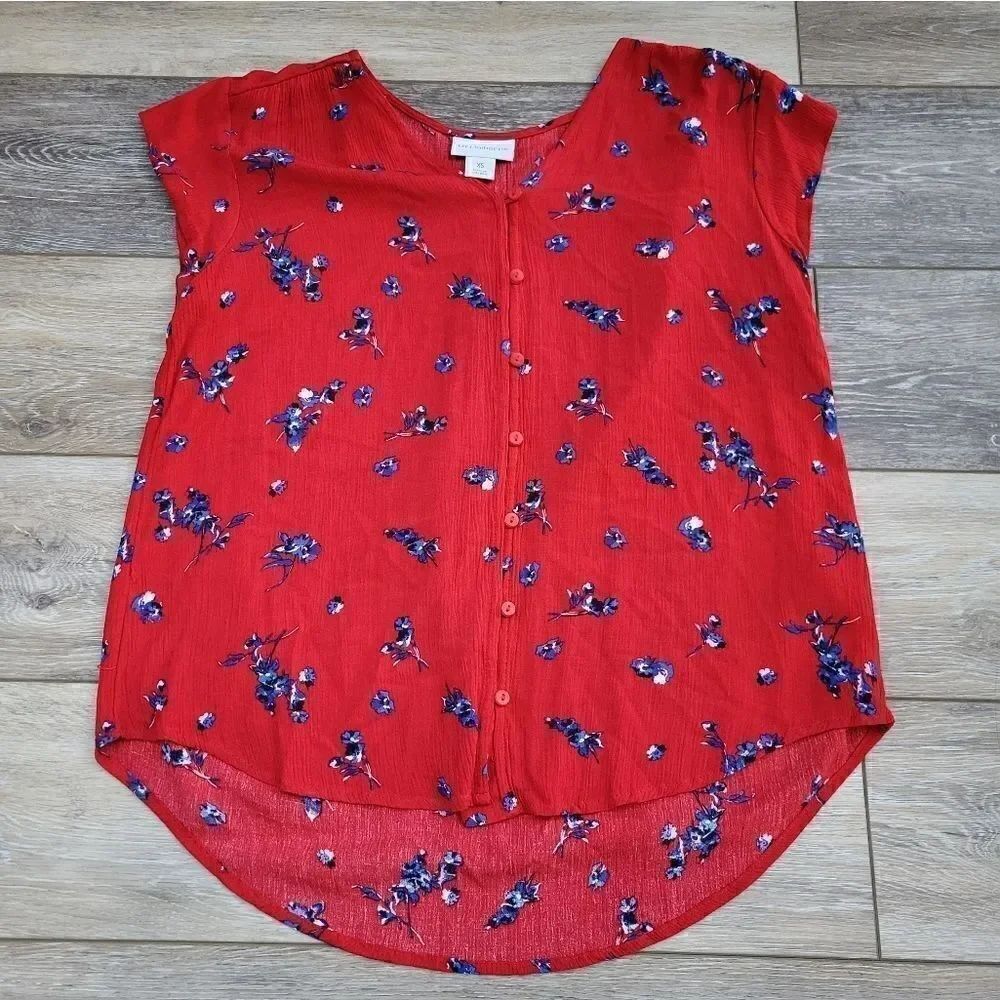 Liz Claiborne size xs summer top in red with blue flowers, patriotic